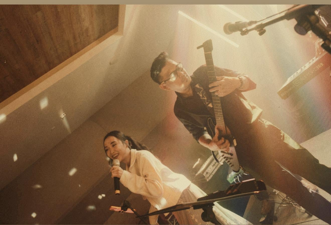Momentum performing live at a wedding or event